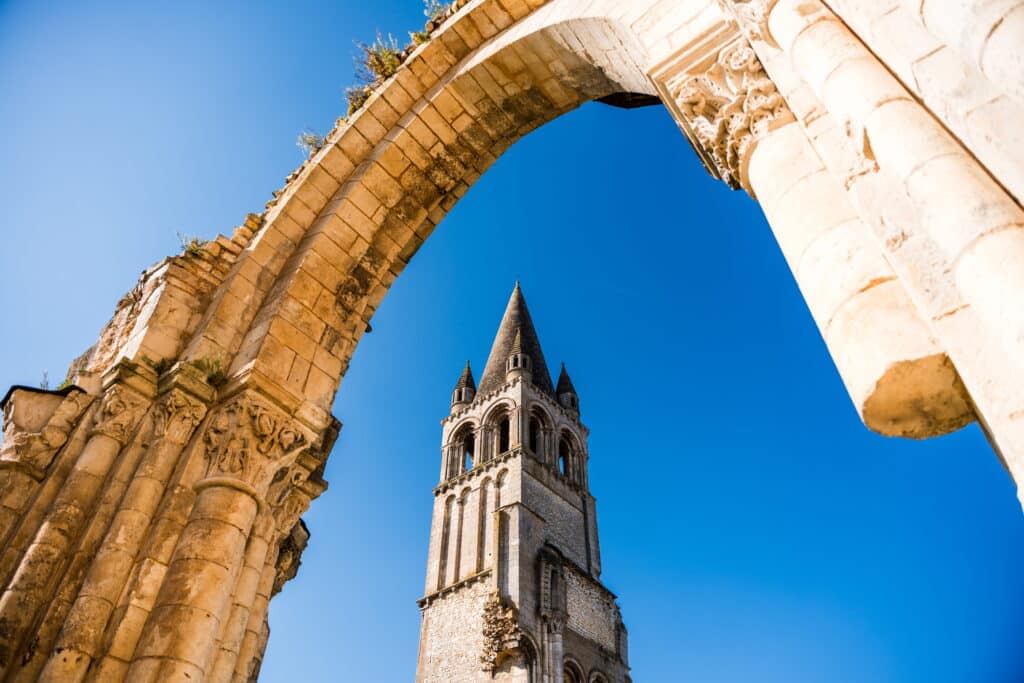 L'abbaye de Déols vu d'en bas