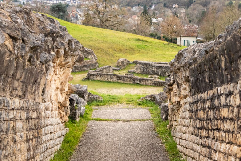 Vestiges du théâtre gallo-romain à Saint-Marcel