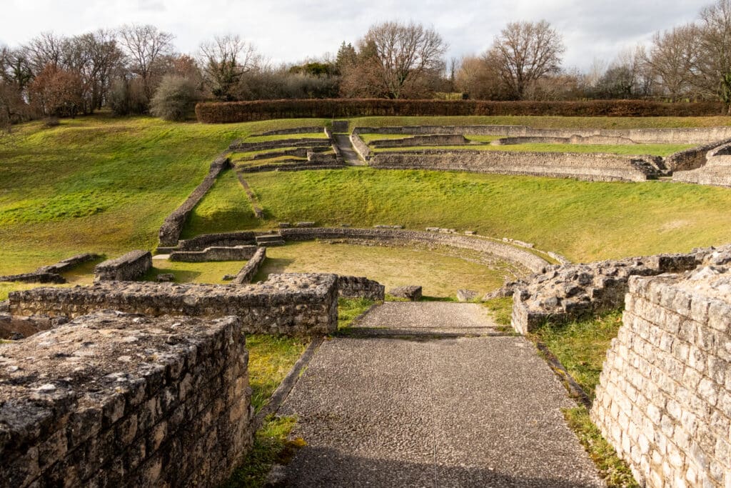 Vestiges du théâtre gallo-romain à Saint-Marcel