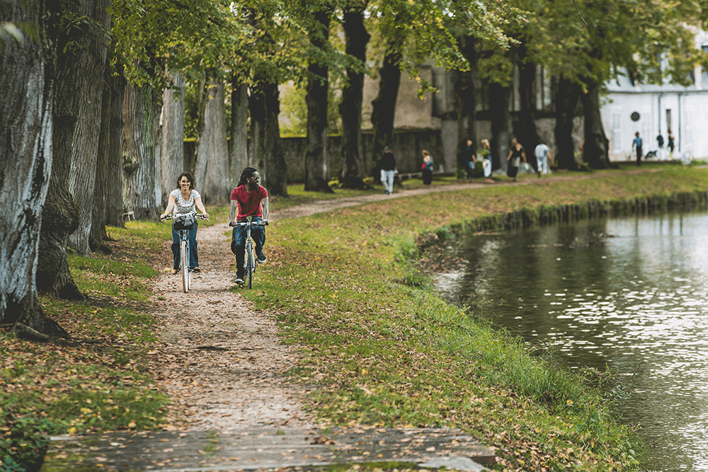 Balade en vélo le long de l'eau (1)