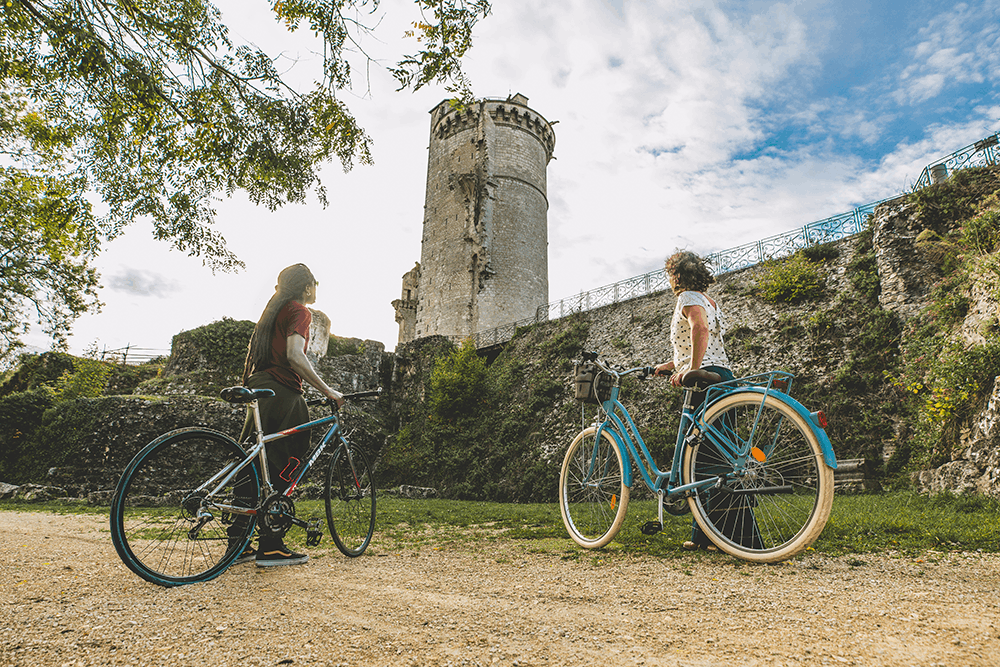 Vélo au pied du château (1)